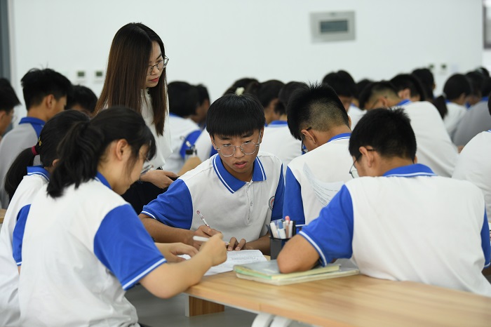 1.化学李帆.jpg