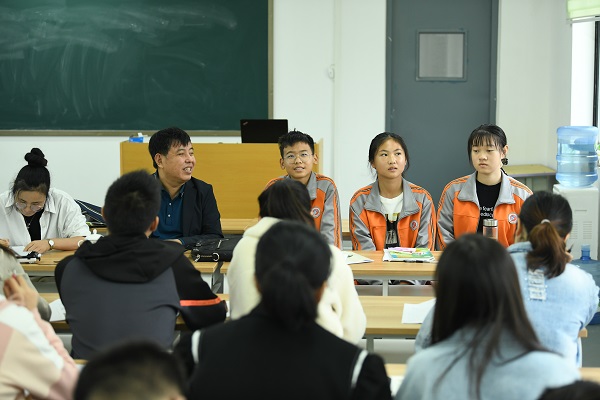 7八年级生物李文静评课.jpg